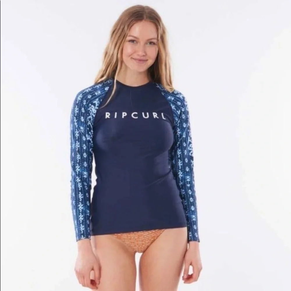☀️RIP CURL☀️ TROPIC SHACK RELAXED LONG SLEEVE RASH GUARD